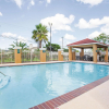 Отель La Quinta Inn & Suites by Wyndham Bay City, фото 15
