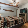 Отель Cozy Cabin Between Gatlinburg & Pigeon Forge W/ Hot Tub 1 Bedroom Cabin by Redawning, фото 4