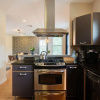 Отель Charming Downtown 3br/2.5ba Home w/ Deck by Domio, фото 3