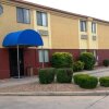 Отель Coratel Inn & Suites by Jasper Park City - Wichita North, фото 1
