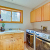 Отель Bend Getaway With Cozy Fireplace, фото 4