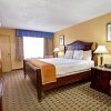 Отель Howard Johnson Express Inn And Suites Lakes Front, фото 23