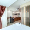 Отель Minimalist And Strategic Studio Apartment At Grand Kamala Lagoon, фото 16