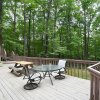 Отель Dogwood Knoll - Wooded Escape, фото 36