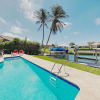 Отель New Listing! Canal-side W/ Pool & Boat Dock 3 Bedroom Home, фото 12