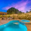 Отель A Royal Desert Oasis with Epic Game Room, фото 15