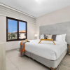 Отель NEW Modern 1BR 1BA Gold Coast Pool GYM Tennis, фото 4