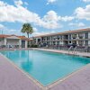 Отель Quality Inn & Suites Orlando East - UCF Area, фото 22