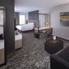 Отель SpringHill Suites Newark Downtown, фото 3