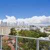 Отель Luxurious 2bed 2bath APT With Parking@southport, фото 8