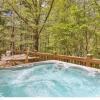 Отель Stunning 4BR 3BA Cabin - Lakes, Hot Tub, Fireplace, фото 1