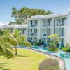 Отель Victoria Beachcomber Resort & Spa - Victoria for 2 - Adults Only на пляже Тру-о-Биш