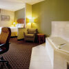 Отель Holiday Inn Express & Suites Charlotte Arpt-Belmont, фото 11