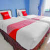 Отель Super OYO 90072 Apri Inn Syariah, фото 6