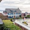 Отель Chic Seattle Queen Anne W View 3 Bedroom Home, фото 15