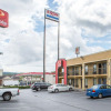 Отель Econo Lodge North, фото 1