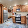Отель K B M Resorts- Cbi-202 Upgraded 1bd, Wood Fireplace, Full Kitchen, Wifi, Walk to Slopes!, фото 3