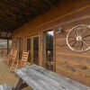 Отель King Of The Mountain 3 Bedroom Cabin, фото 12
