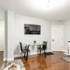 Отель Bright and Spacious - 3BR Apt With Netflix - Near High Park, фото 11