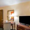 Отель Econo Lodge Inn & Suites Airport, фото 3