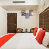 Отель OYO 3360 near Victory Tunnel, фото 35
