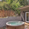 Отель Pet-friendly Asheville Retreat w/ Hot Tub, фото 15