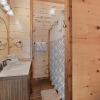 Отель Smokey Treats 5 Bedroom Cabin by RedAwning, фото 7