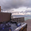 Отель Lakeview by Avantstay Private Waterfront Cabin on Lake Tahoe w/ Hot Tub & Views, фото 15