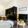 Отель GEORGE, 1BDR North Melbourne Apartment, фото 3