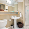 Отель Sky Suites Yorkville, фото 4