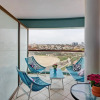 Отель Beach Front Stylish Hugh 2DBR, фото 16