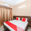 Отель OYO 17106 Hotel Royal, фото 12