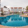 Отель Saint Tropez Beach Resort Hotel в Кхлонге Кхут