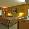 Отель The Cedarwood Inn & Suites, фото 31