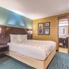 Отель La Quinta Inn & Suites by Wyndham San Francisco Airport West, фото 32