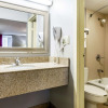 Отель Econo Lodge Seymour, фото 10