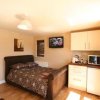 Отель Central Studios Gloucester Road by Rooms Booked - Free Parking, фото 5