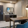 Отель Embassy Suites by Hilton Rockford Riverfront, фото 33