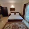 Отель Fully furnished 3 bed portion with private entrance & security, фото 2