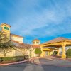 Отель La Quinta Inn & Suites by Wyndham Sherman в Шермане