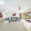 Отель Redcliffe Peninsula Penthouse в Скарборо