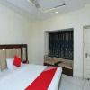 Отель OYO 16520 Green's Hotel, фото 6