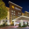 Отель La Quinta Inn & Suites by Wyndham Atlanta Airport North, фото 10