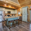 Отель Mountain Majesty at Black Bear Ridge by RedAwning, фото 9