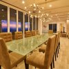 Отель Luxurious Oceanfront Living, Minutes From Downtown: Villa Land's End, фото 9