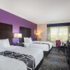 Отель La Quinta Inn & Suites by Wyndham Columbus TX, фото 39