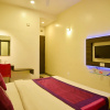 Отель OYO 4448 Hotel Suresh Plaza, фото 1