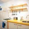Отель Cool Classic Studio Apartment (A) - Includes Weekly Cleanings w/ Linen Change, фото 22