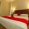 Отель RedDoorz Plus near Pantai Losari, фото 7