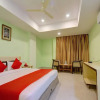 Отель OYO 11376 Golden Park, фото 13